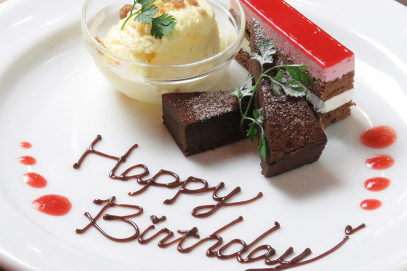 【誕生日プラン】日～木限定！メッセージデザートプレート付♪人気料理6品2H飲放付